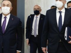 Yunan ve Türk Dışişleri Bakanlarının Basın Toplantısında Tartışma Çıktı